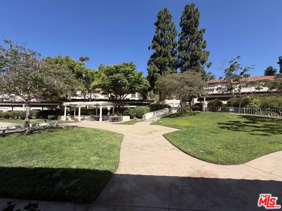 Condominium for sale at 501 Palisades Drive 309, Los Angeles, CA featuring 1 bed and 1 bath