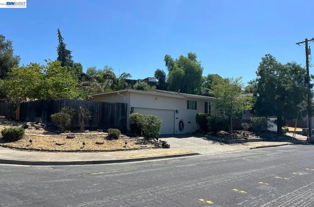 Single Family Residence for rent at 632 Shaddick, Antioch, CA featuring 3 beds and 2 baths