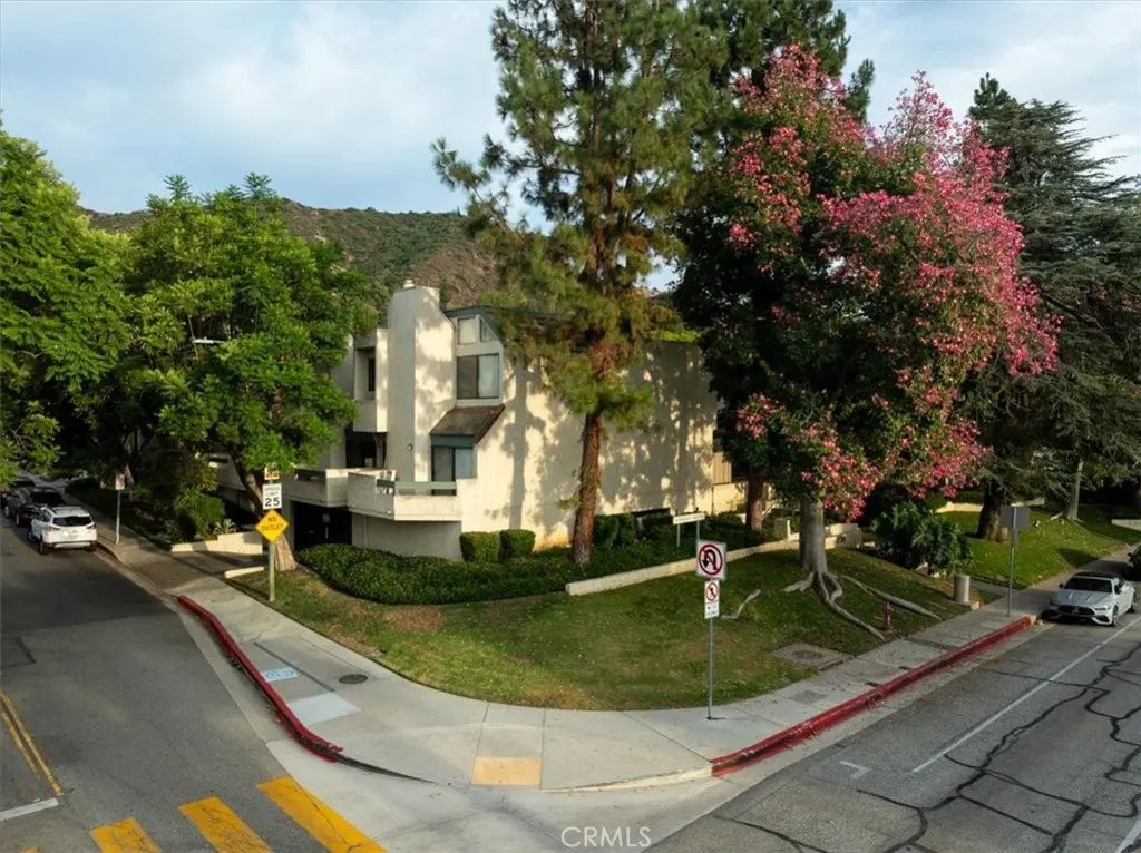 1734 N Verdugo 10, Glendale, CA — listing photo 1