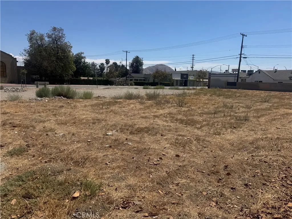 233 La Cadena Drive, Colton, CA — listing photo 1