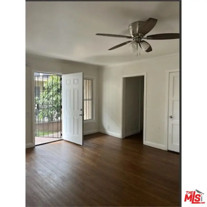 Residential Lease for rent at 7620 S Western Avenue 5, Los Angeles, Los Angeles County, CA featuring 3 beds and 1 bath