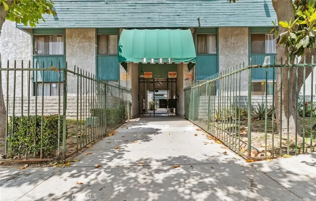 8801 Willis B6, Panorama City, CA — listing photo 1