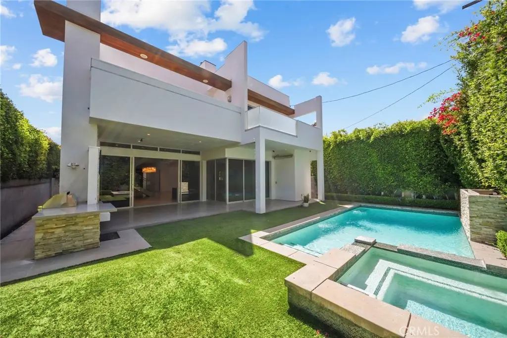 Single Family Residence for rent at 633 N Laurel Avenue, Los Angeles, CA featuring 5 beds and 5 baths