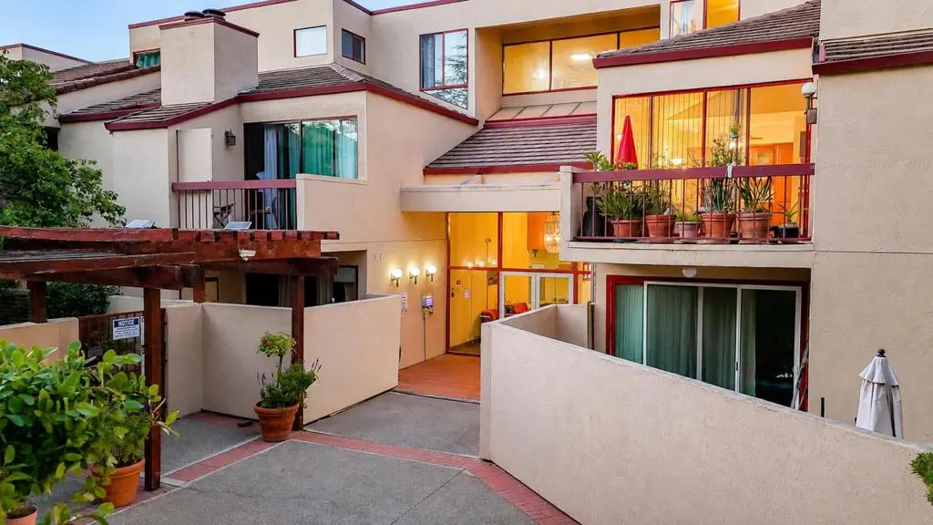 Condominium for sale at 25912 Hayward Boulevard 215, Hayward, CA featuring 4 beds and 3 baths