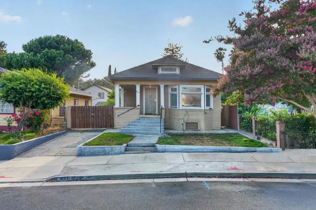 Single Family Residence for sale at 857 Delmas Avenue, San Jose, CA featuring 2 beds and 1 bath