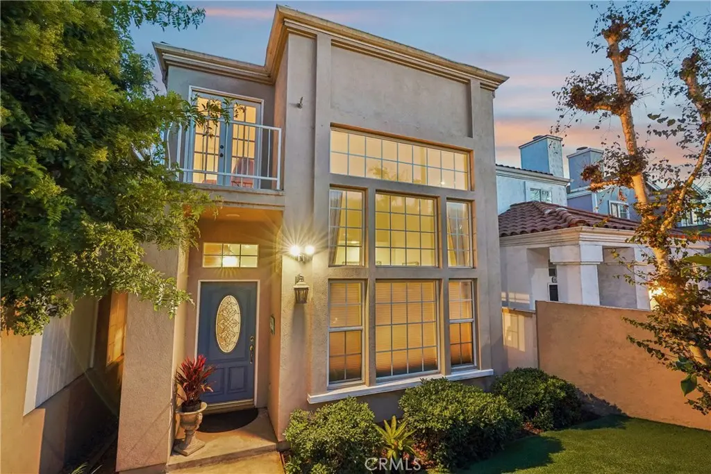 Single Family Residence for sale at 638 Rosecrans Avenue, Manhattan Beach, CA featuring 3 beds and 3 baths