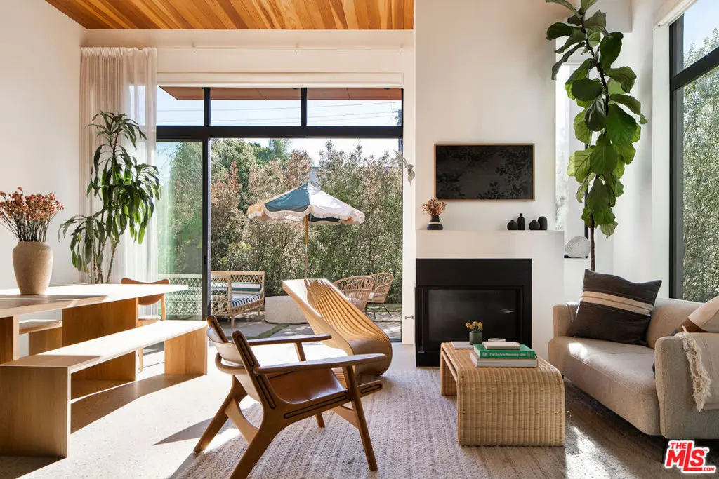 1329 California Avenue 102, Santa Monica, CA — listing photo 1
