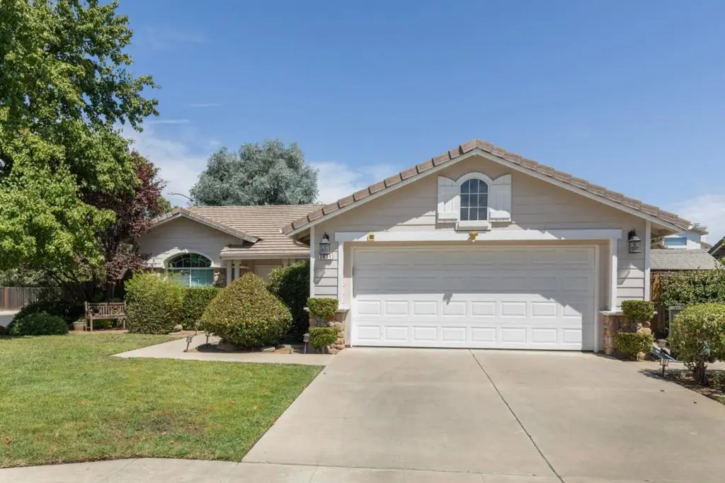 Single Family Residence for sale at 2671 Dennis Avenue, Clovis, CA featuring 4 beds and 2 baths