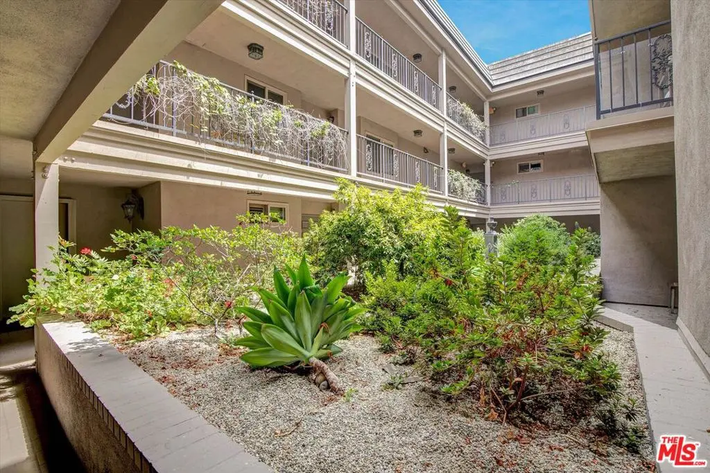 439 N Doheny Drive 204, Beverly Hills, CA — listing photo 1