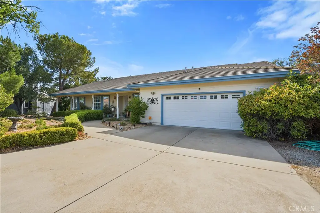 401 Oakridge Court, Valley Springs, CA — listing photo 1