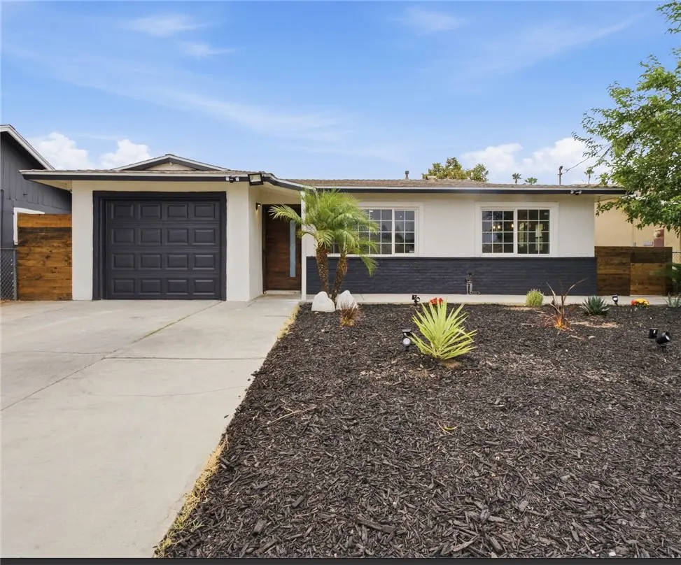 Single Family Residence for sale at 623 S Mistletoe Avenue, San Jacinto, CA featuring 3 beds and 1 bath