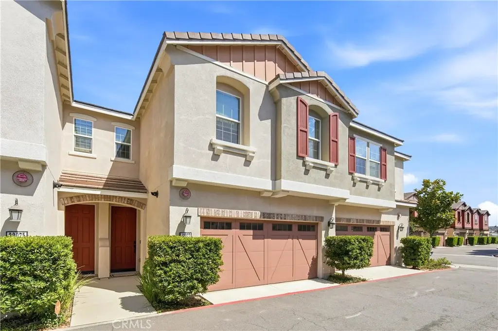 22077 Barrington, Saugus, CA — listing photo 1