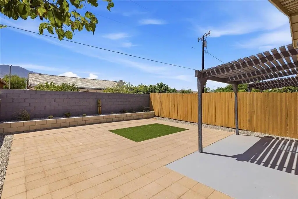 Single Family Residence for rent at 31601 Avenida Maravilla 2, Cathedral City, CA featuring 3 beds and 2 baths
