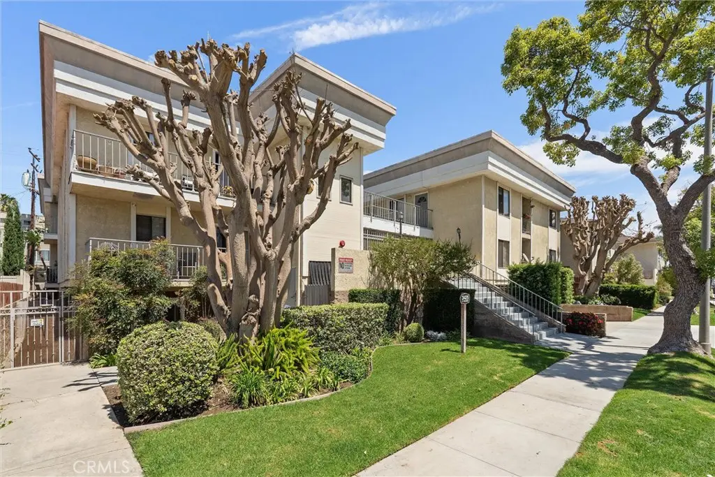 Condominium for sale at 3425 E 15th 12D, Long Beach, CA featuring 2 beds and 2 baths