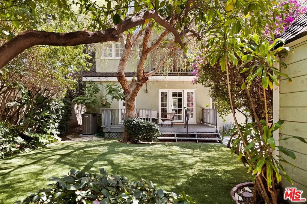 Single Family Residence for sale at 629 N Citrus Avenue, Los Angeles, CA featuring 3 beds and 2 baths