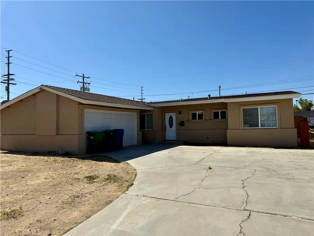 Residential Lease for rent at 1016 W Avenue J14, Lancaster, Los Angeles County, CA featuring 3 beds and 2 baths