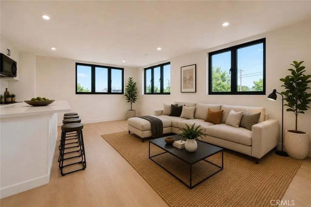 Residential Lease for rent at 2678 Newell Street, Los Angeles, Los Angeles County, CA featuring 4 beds and 5 baths