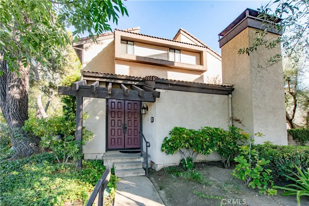 5757 Owensmouth Avenue 20, Woodland Hills, CA — listing photo 1