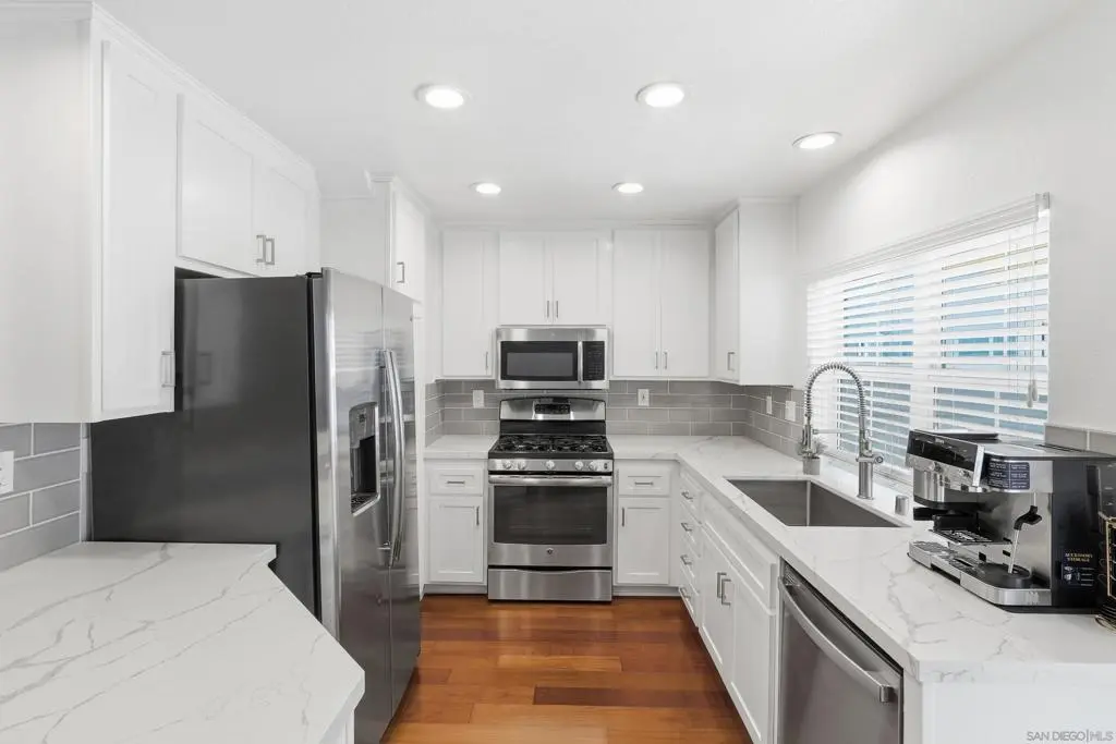 Townhouse for sale at 10060 Scripps Vista Way 39, San Diego, CA featuring 2 beds and 3 baths