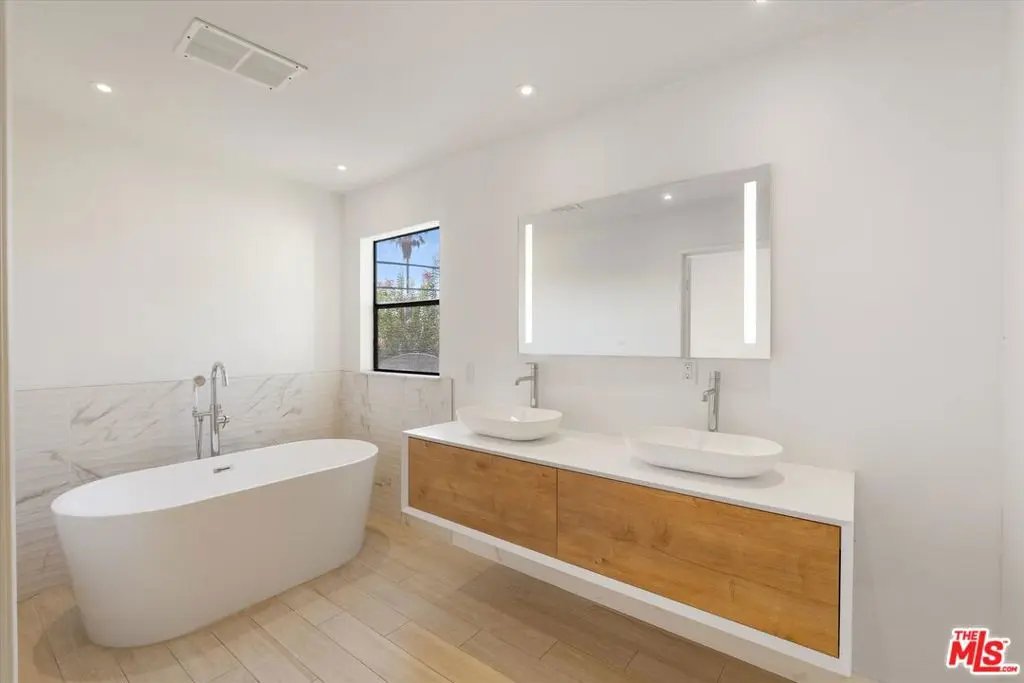 Residential Lease for rent at 432 S Hamel Road 201, Los Angeles, Los Angeles County, CA featuring 2 beds and 2 baths