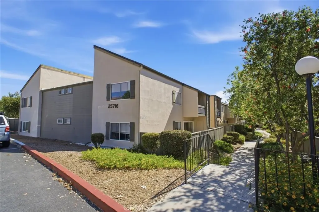 25716 Player T6, Valencia, CA — listing photo 1