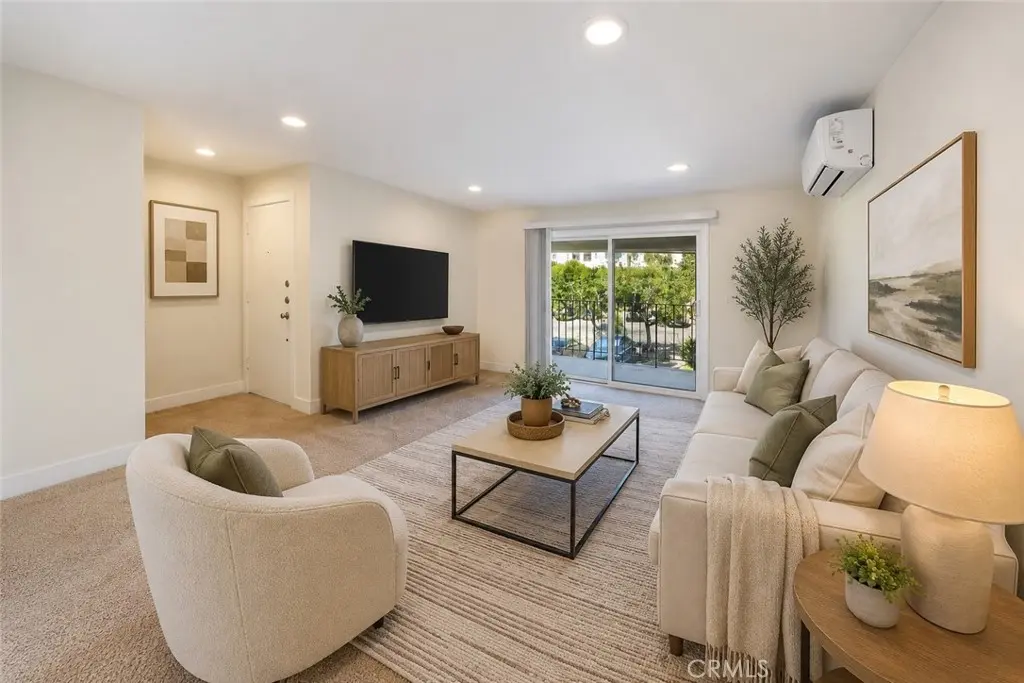 11138 Aqua Vista ST 19, Studio City, CA — listing photo 1