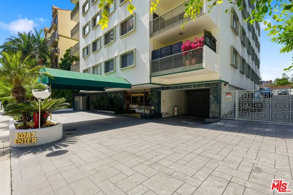 Condominium for rent at 10787 Wilshire Boulevard 402, Los Angeles, CA featuring 3 beds and 3 baths