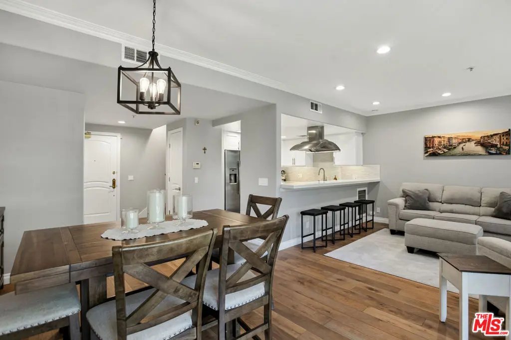 1426 N Laurel Avenue 110, West Hollywood, CA — listing photo 1