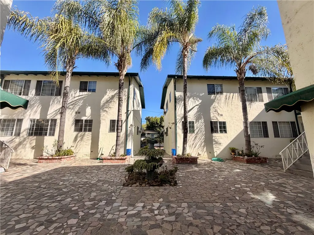4824 Hazeltine Ave, Sherman Oaks, CA — listing photo 1