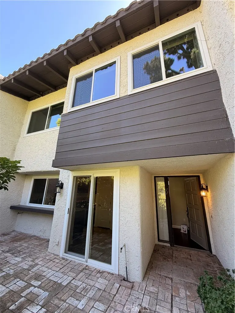 Residential Lease for rent at 77 Cottonwood, Palos Verdes Peninsula, Los Angeles County, CA featuring 2 beds and 3 baths
