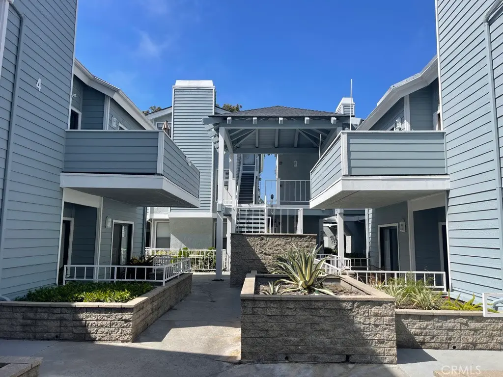 16960 Algonquin Street I-204, Huntington Beach, CA — listing photo 1
