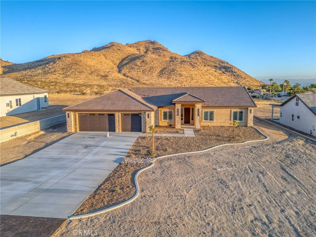 19715 Roanoke Road, Apple Valley, CA — listing photo 1