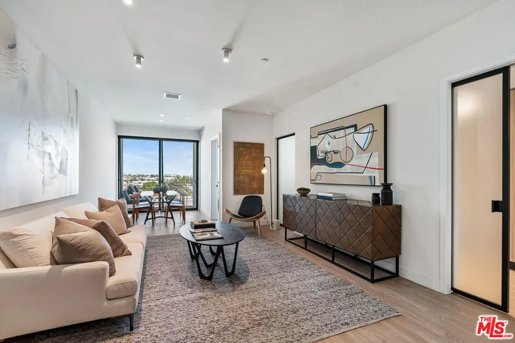 Residential Lease for rent at 3688 Overland Avenue 408, Los Angeles, Los Angeles County, CA featuring 1 bed and 1 bath