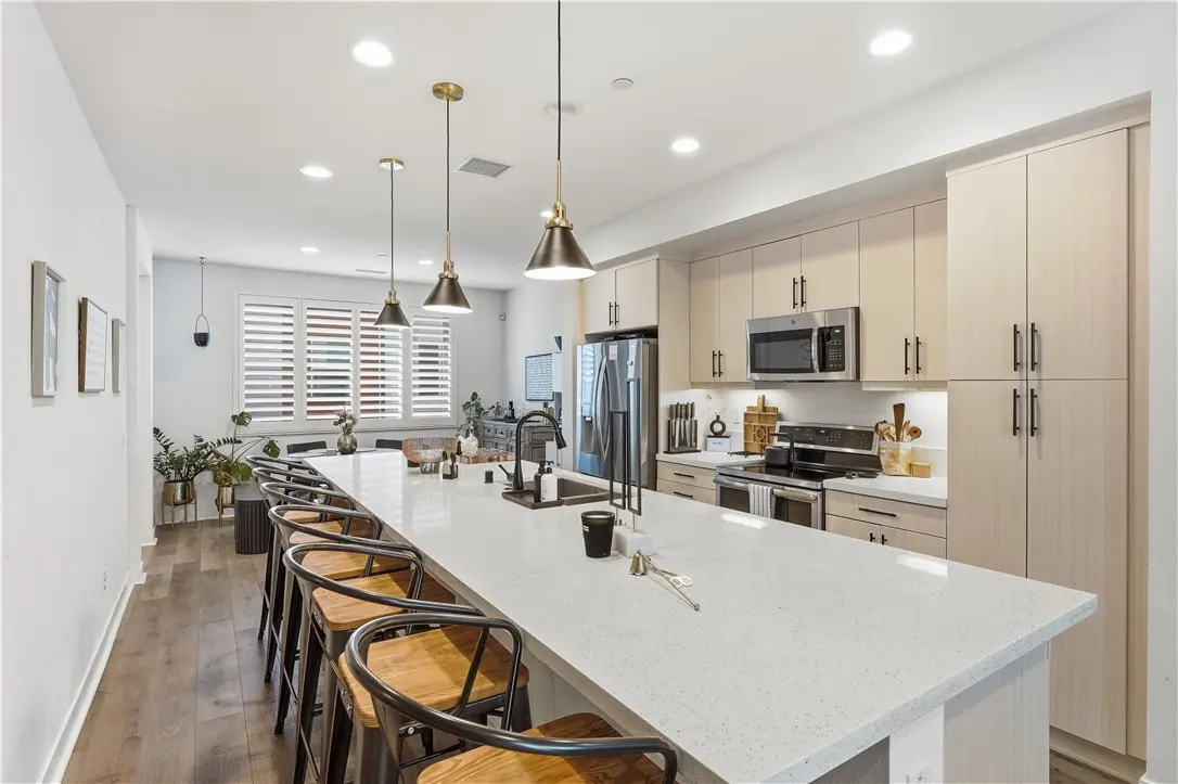 9942 Artesia Boulevard 708, Bellflower, CA — listing photo 1