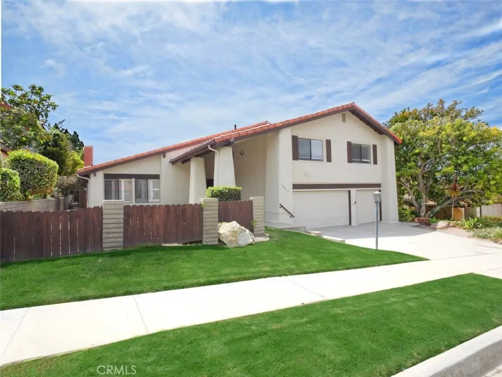 Single Family Residence for rent at 30435 Via Victoria, Rancho Palos Verdes, CA featuring 4 beds and 3 baths