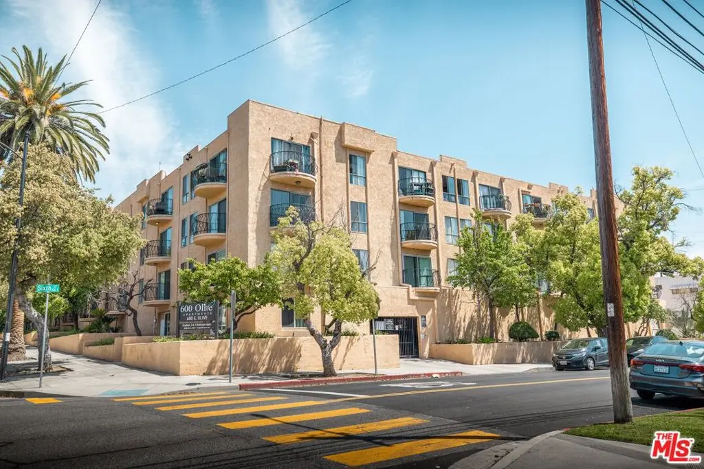 Residential Lease for rent at 600 E Olive Avenue 402, Burbank, Los Angeles County, CA featuring 2 beds and 3 baths