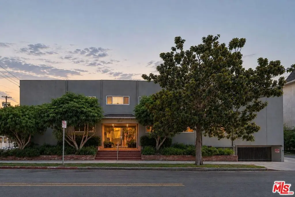 Condominium for sale at 10600 Eastborne Avenue 9, Los Angeles, CA featuring 3 beds and 2 baths