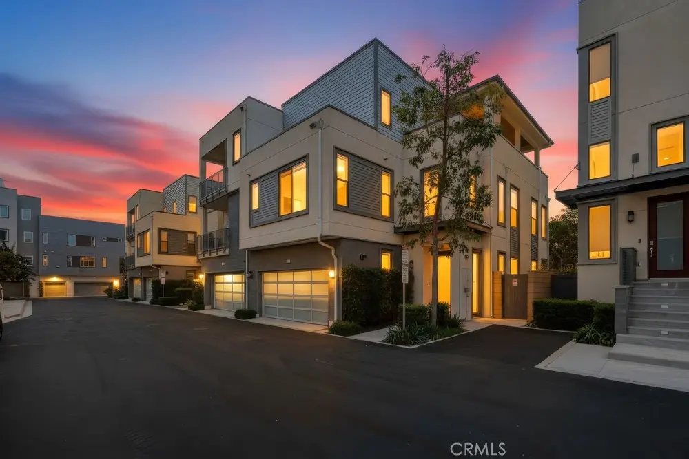 Condominium for sale at 141 Tribeca, Irvine, CA featuring 2 beds and 4 baths