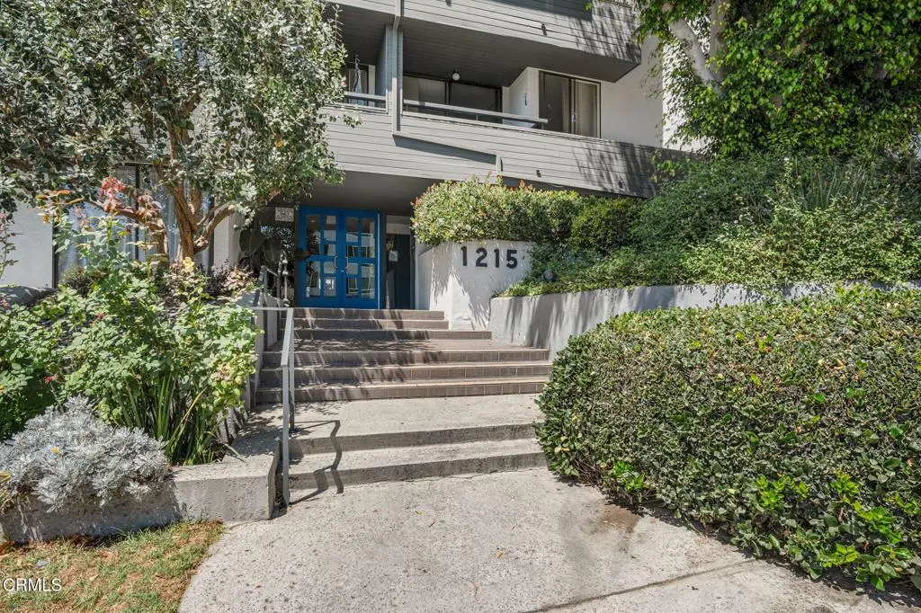 Residential Lease for rent at 1215 N Olive Drive 208, West Hollywood, Los Angeles County, CA featuring 2 beds and 2 baths