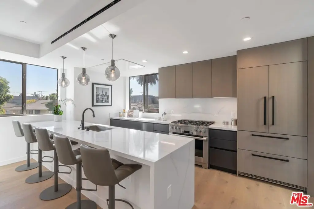 Townhouse for rent at 7150 Willoughby Avenue, Los Angeles, CA featuring 3 beds and 4 baths