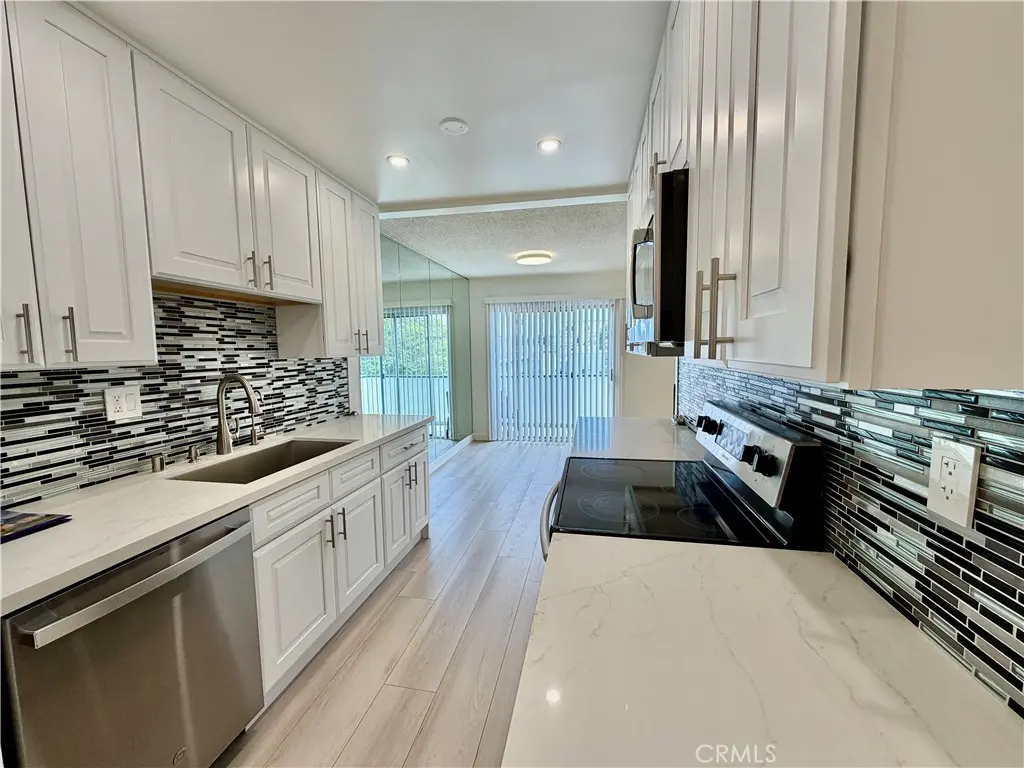 Residential Lease for rent at 1344 N Martel Avenue 302, Los Angeles, Los Angeles County, CA featuring 2 beds and 2 baths