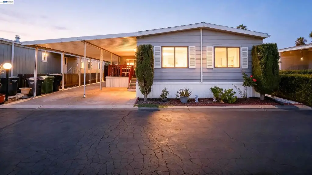 Manufactured In Park for sale at 812 W Clover Rd, Tracy, CA featuring 3 beds and 2 baths