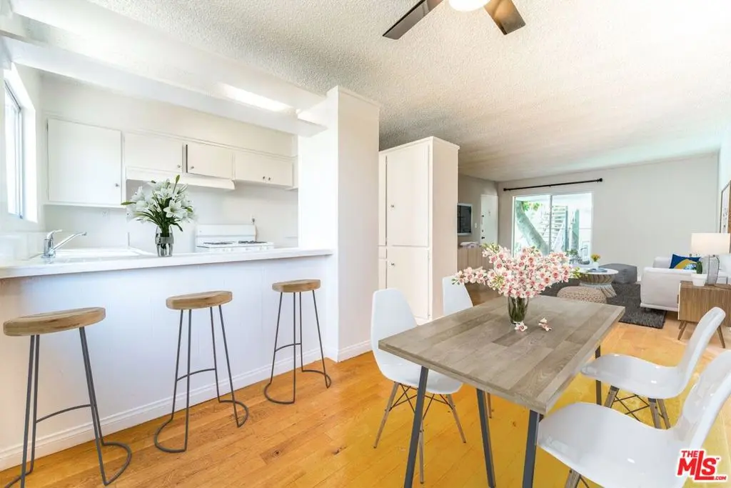 Residential Lease for rent at 941 N San Vicente Boulevard 1, West Hollywood, Los Angeles County, CA featuring 2 beds and 1 bath