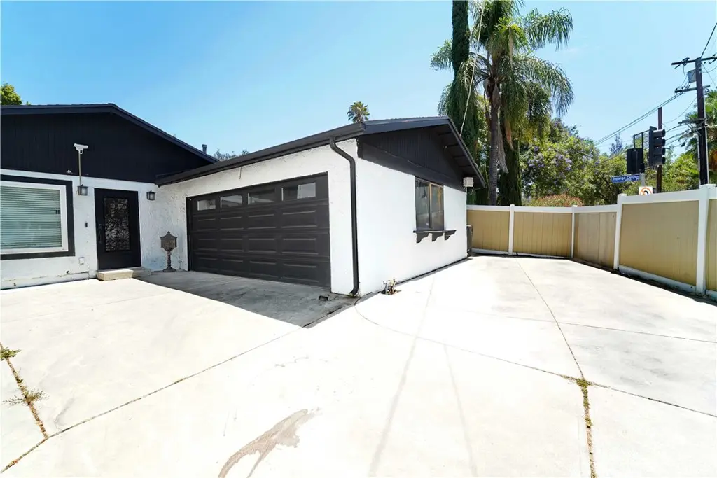 Residential Lease for rent at 4700 Topanga Canyon, Los Angeles, Los Angeles County, CA featuring 3 beds and 2 baths