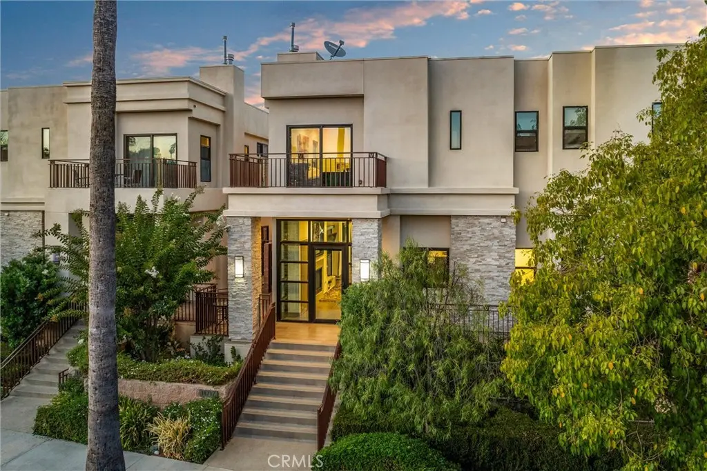 18717 Redwing, Tarzana, CA — listing photo 1