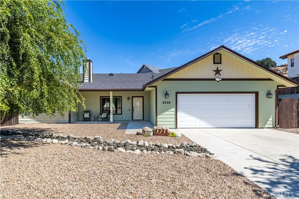 2225 Holly Drive, Paso Robles, CA — listing photo 1