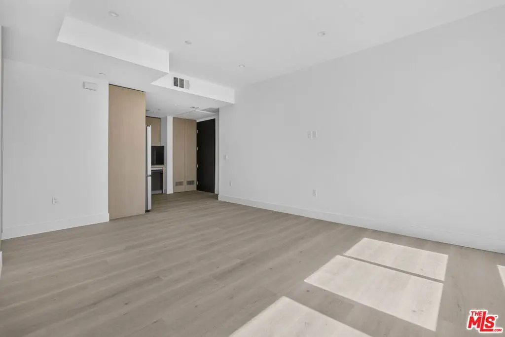 1808 Lincoln Boulevard 203, Venice, CA — listing photo 1
