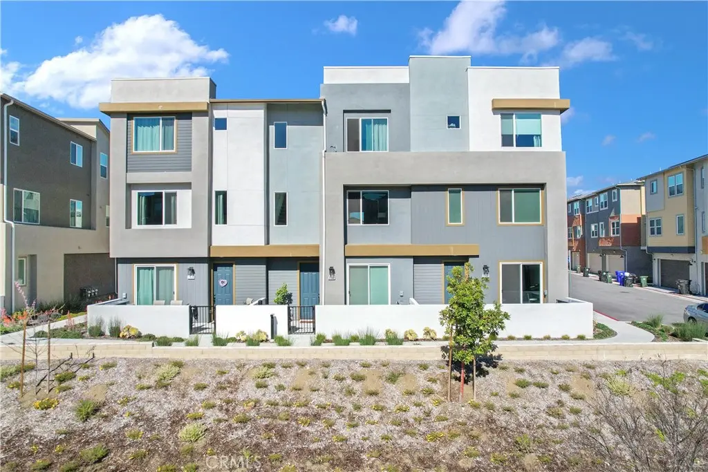 27582 Manzanita Way, Valencia, CA — listing photo 1