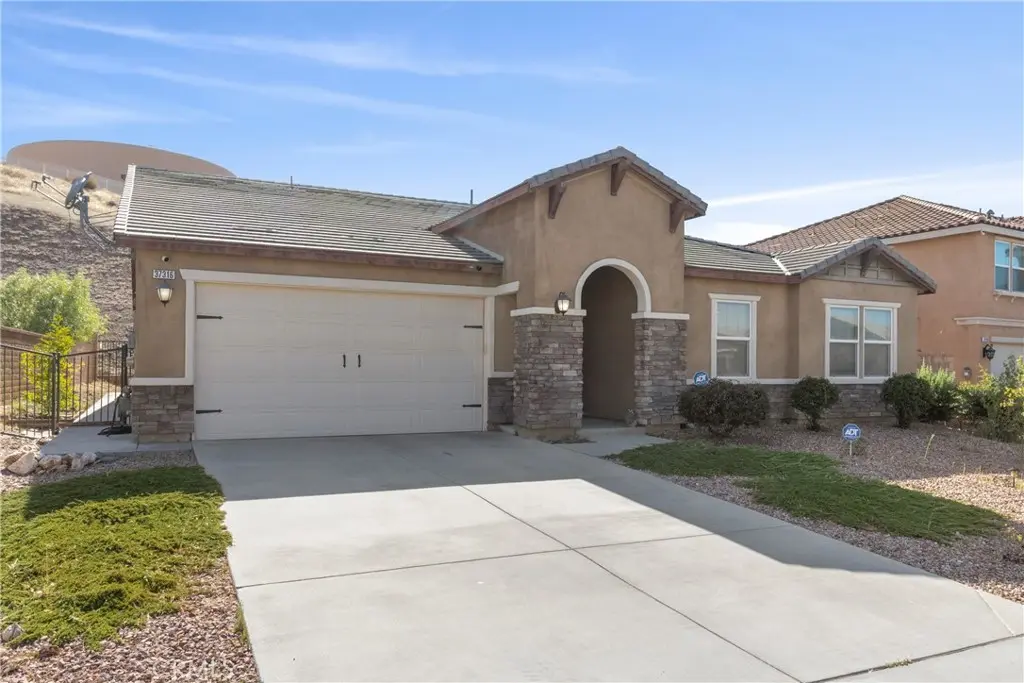 37316 Paintbrush, Palmdale, CA — listing photo 1