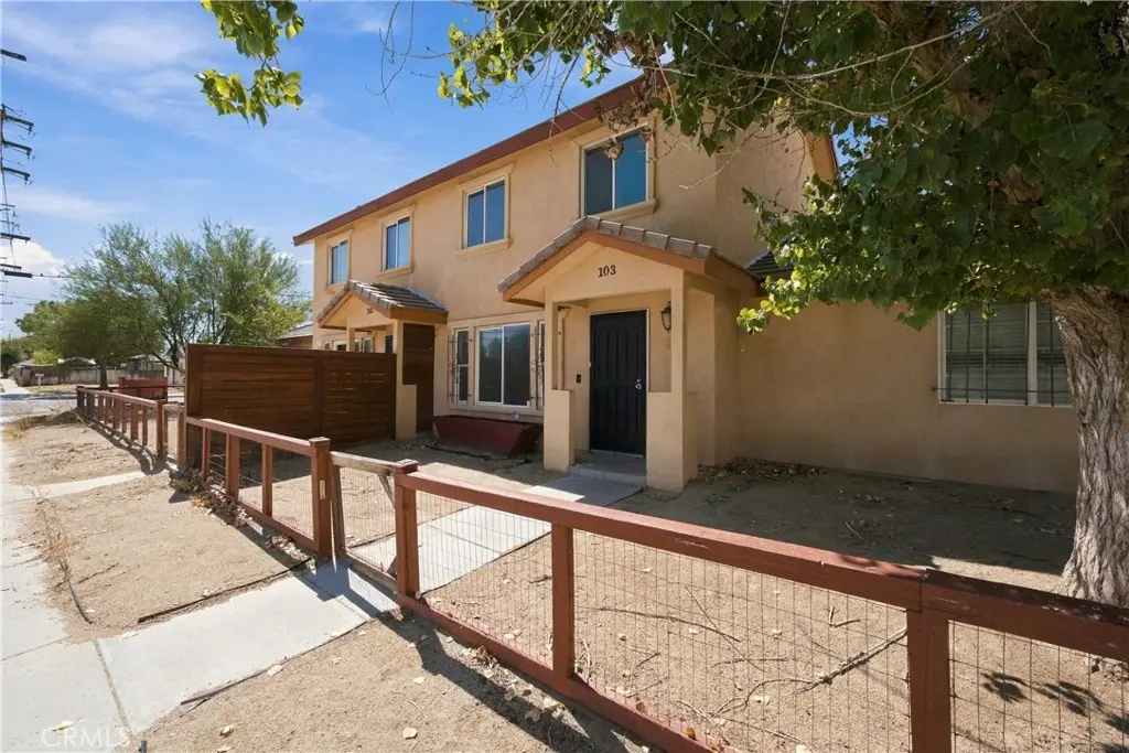 201 W Kettering, Lancaster, CA — listing photo 1